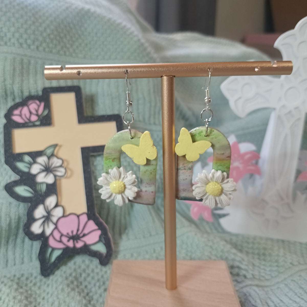 Multicolor clay arch earrings with yellow butterfly and white daisy charms